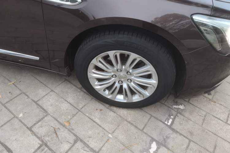 Used Buick LaCrosse 2016 20T Luxury Model Right Front Wheel Hub