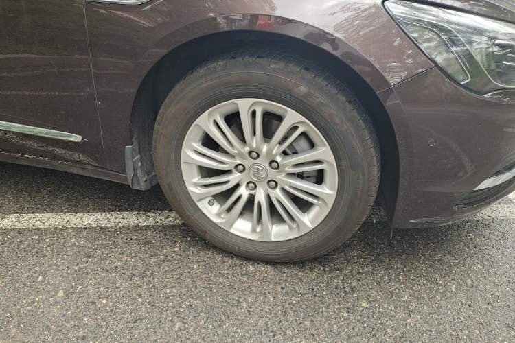 Used Buick LaCrosse 2016 30H Luxury Version Right Front Wheel Hub