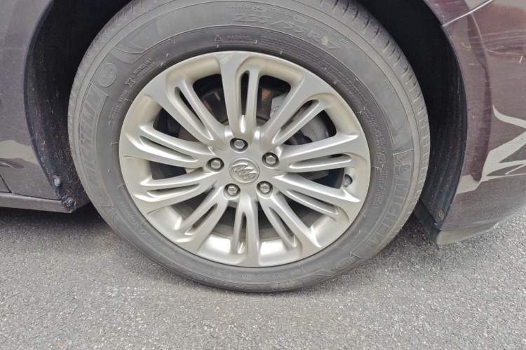 Used Buick LaCrosse 2016 20T Leading Model Right Front Wheel Hub