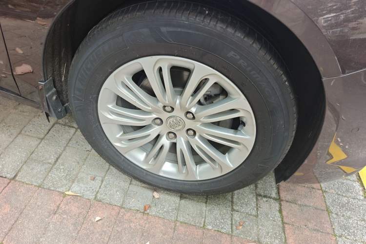 Used Buick LaCrosse 2016 20T Luxury Model Right Front Wheel Hub