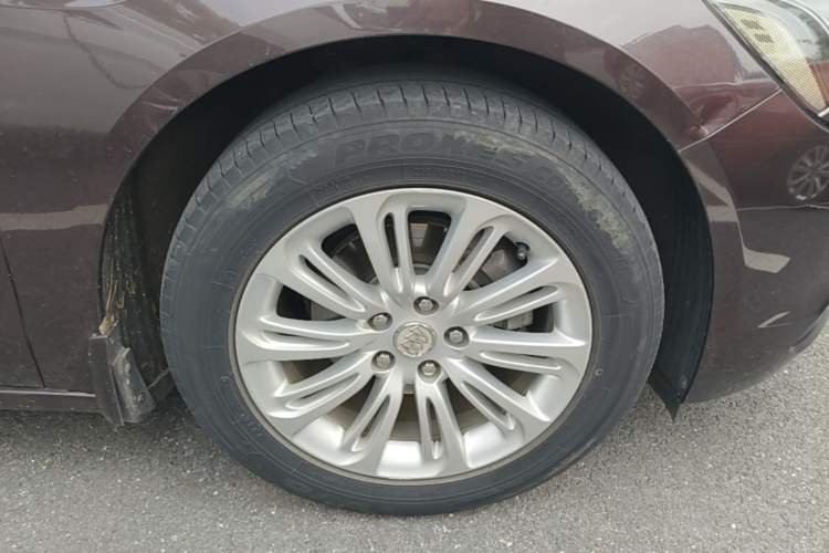 Used Buick LaCrosse 2016 20T Leading Model Right Front Wheel Hub