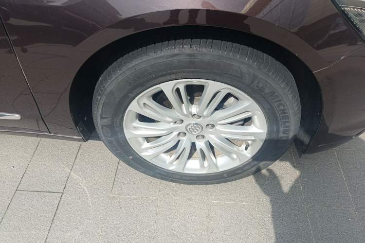 Used Buick LaCrosse 2016 20T Elite Edition Right Front Wheel Hub