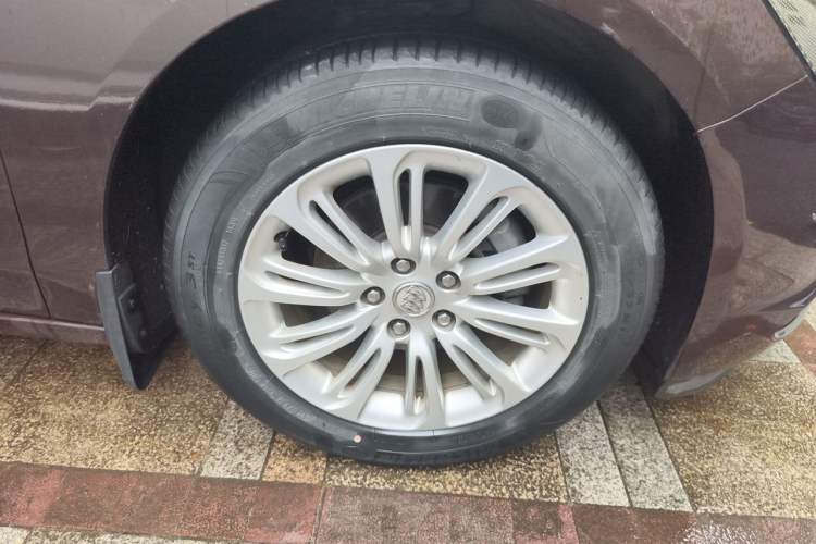 Used Buick LaCrosse 2016 20T Leading Model Right Front Wheel Hub