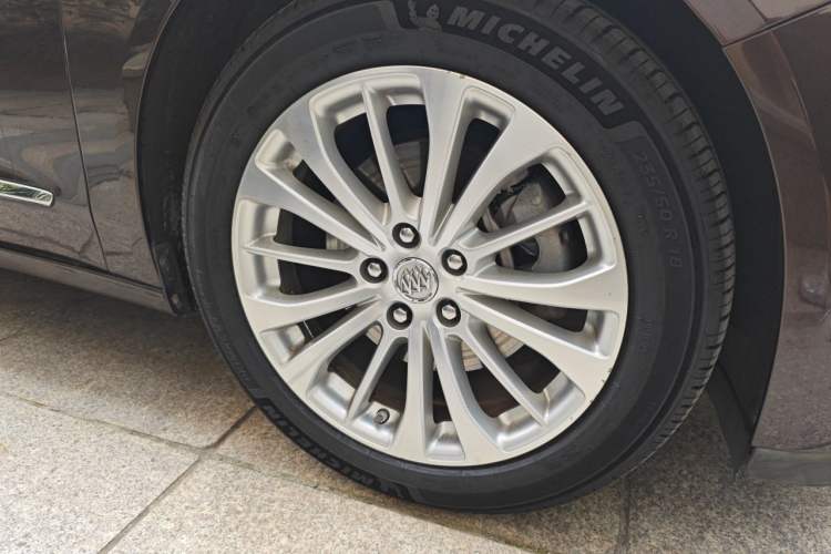 Used Buick LaCrosse 2016 28T Elite Model Right Front Wheel Hub