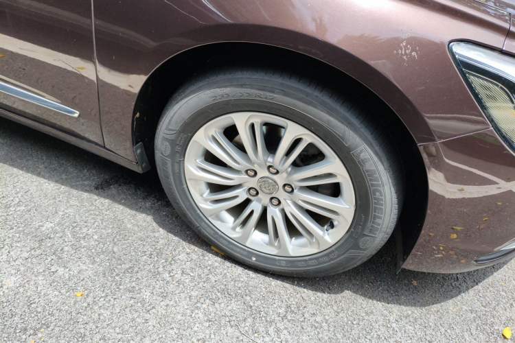 Used Buick LaCrosse 2016 20T Elite Edition Right Front Wheel Hub