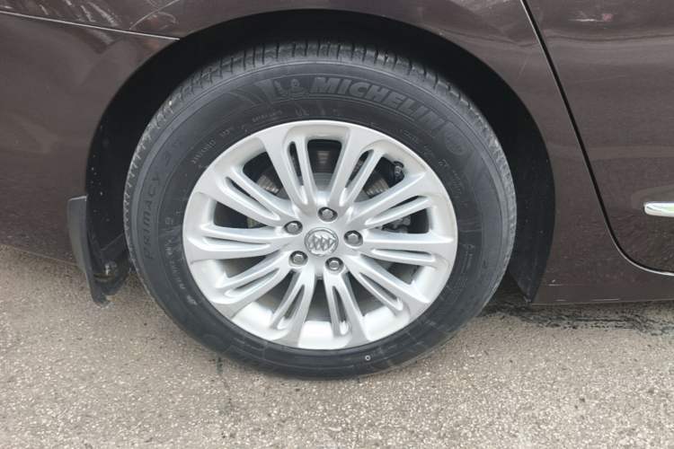 Used Buick LaCrosse 2016 20T Luxury Model Right Rear Wheel Hub