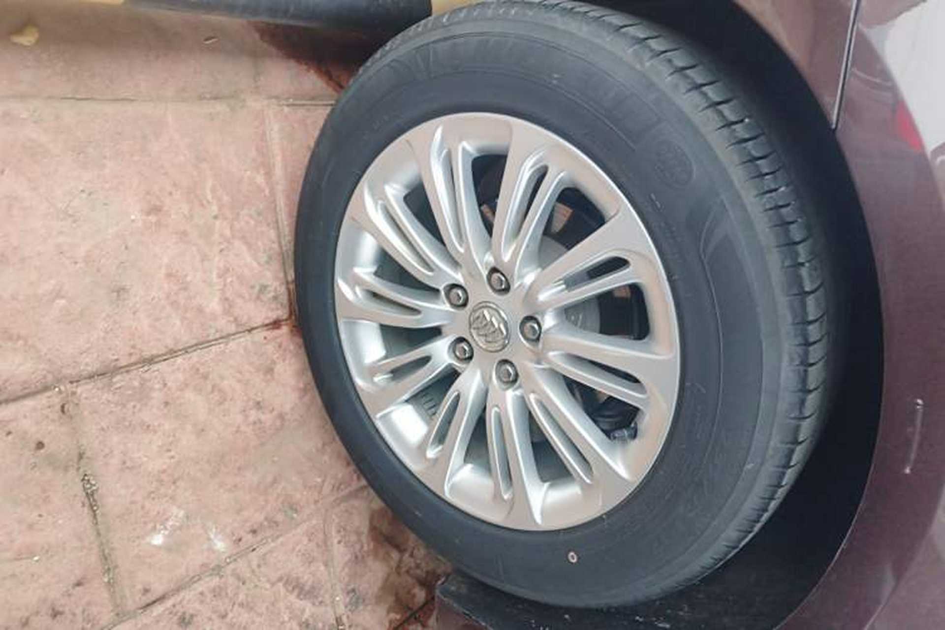Used Buick LaCrosse 2016 20T Elite Edition Right Rear Wheel Hub