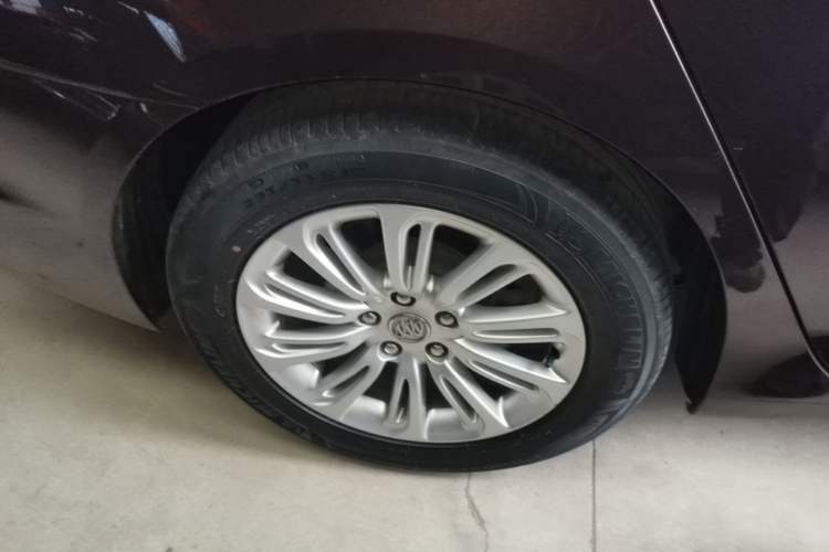 Used Buick LaCrosse 2016 20T Luxury Model Right Rear Wheel Hub