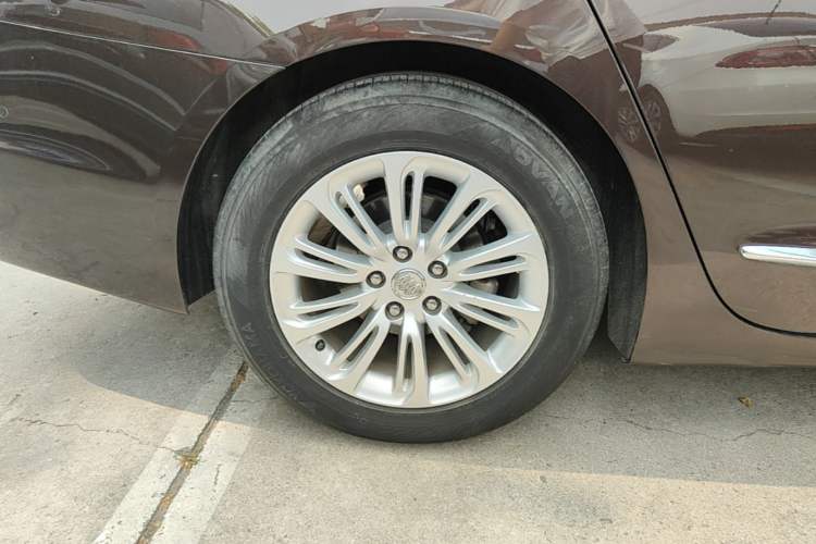 Used Buick LaCrosse 2016 20T Luxury Model Right Rear Wheel Hub