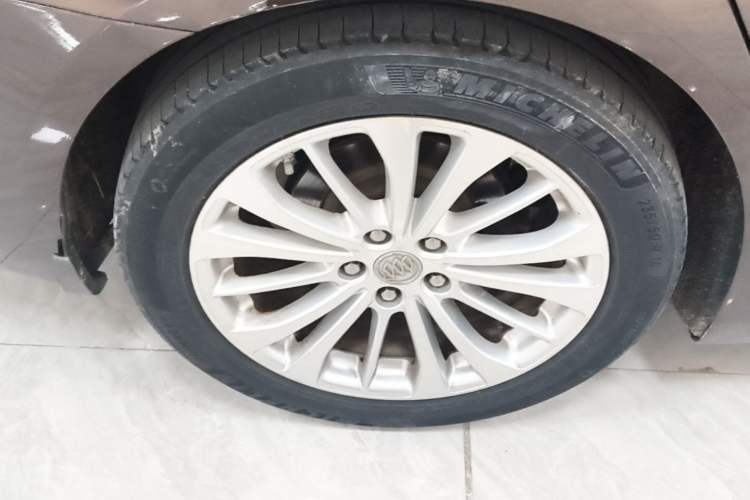 Used Buick LaCrosse 2016 28T Elite Model Right Rear Wheel Hub