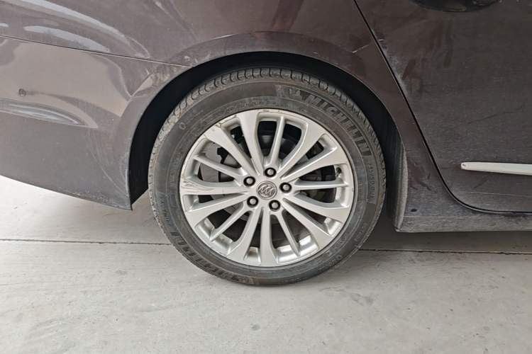 Used Buick LaCrosse 2016 28T Luxury Version Right Rear Wheel Hub