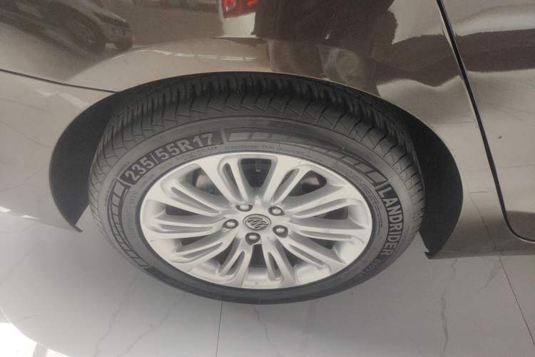 Used Buick LaCrosse 2016 20T Elite Edition Right Rear Wheel Hub