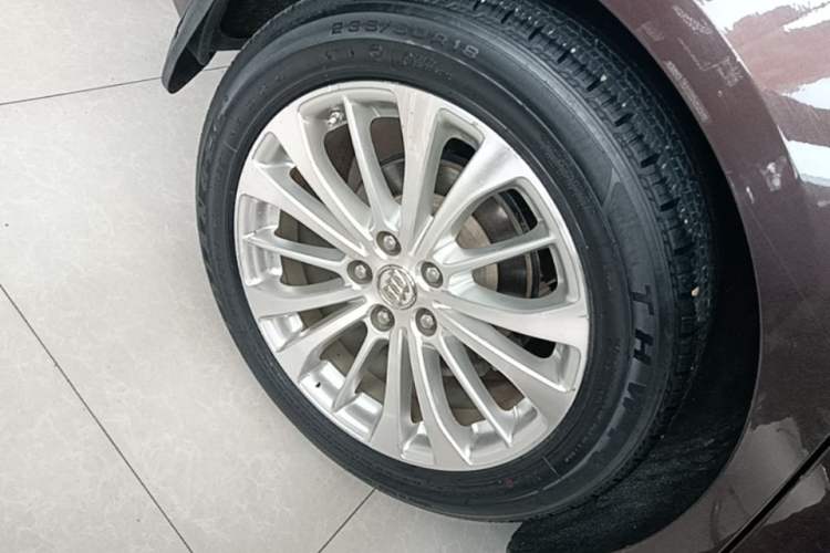 Used Buick LaCrosse 2016 28T Elite Model Right Rear Wheel Hub