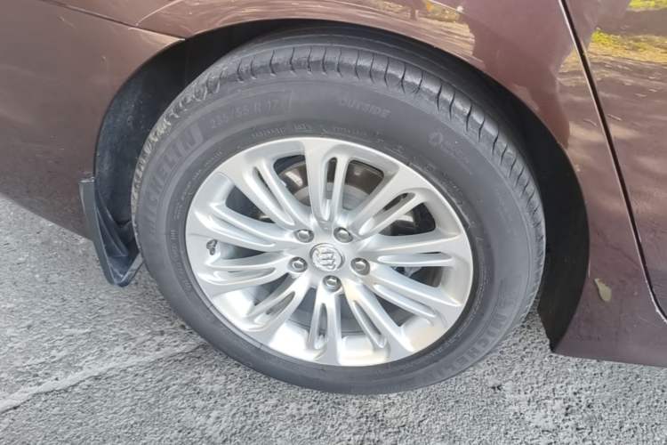 Used Buick LaCrosse 2016 20T Luxury Model Right Rear Wheel Hub