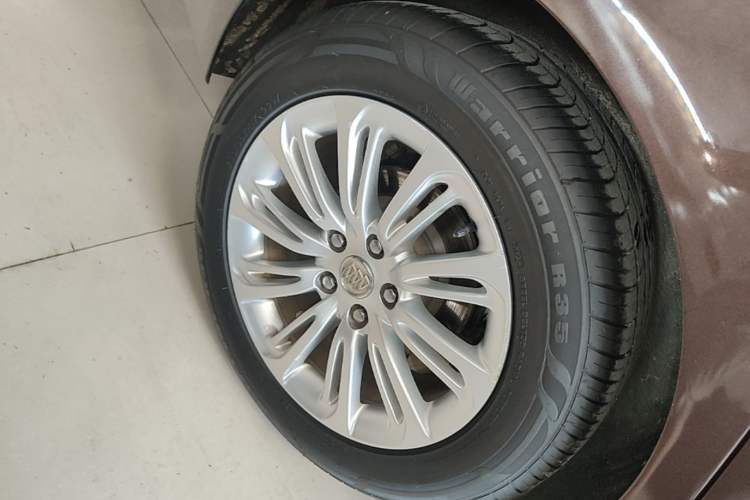 Used Buick LaCrosse 2016 20T Elite Edition Right Rear Wheel Hub