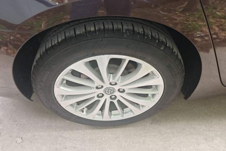 Used Buick LaCrosse 2016 Revised Version 28T Elite Edition Right Rear Wheel Hub