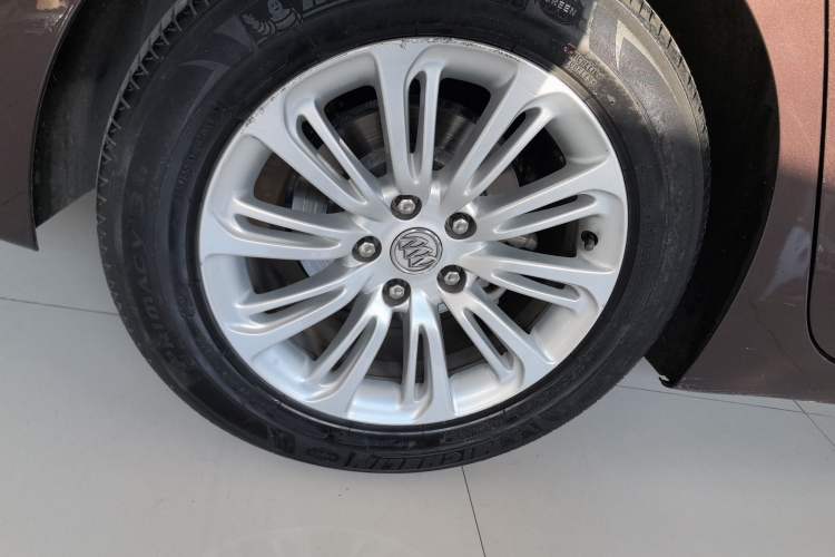 Used Buick LaCrosse 2016 20T Elite Edition Right Rear Wheel Hub