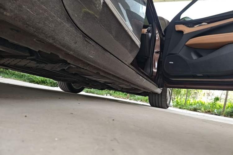Used Buick LaCrosse 2016 28T Luxury Version Right Side Sill