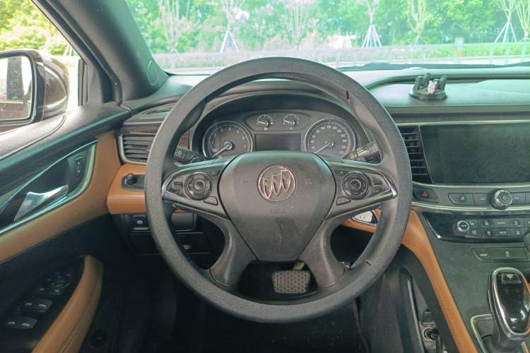 Used Buick LaCrosse 2016 28T Elite Model Steering Wheel