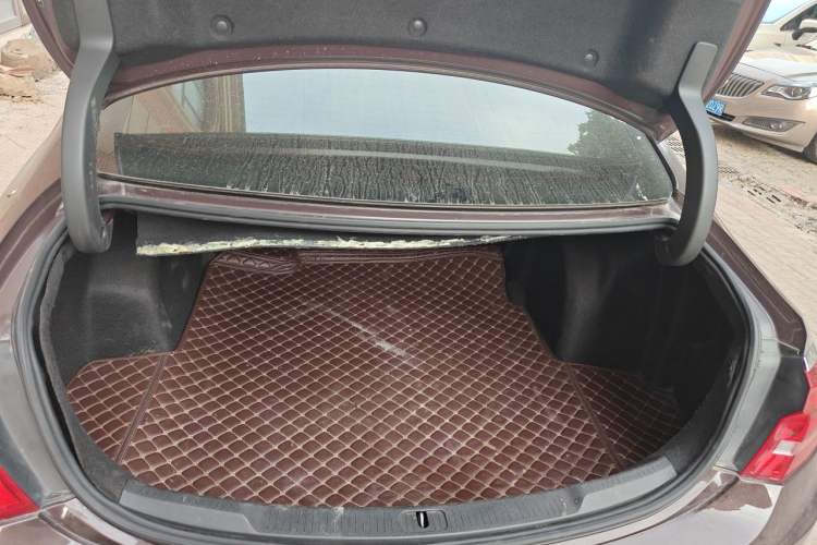 Used Buick LaCrosse 2016 28T Luxury Version Trunk