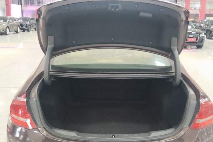 Used Buick LaCrosse 2016 28T Elite Model Trunk