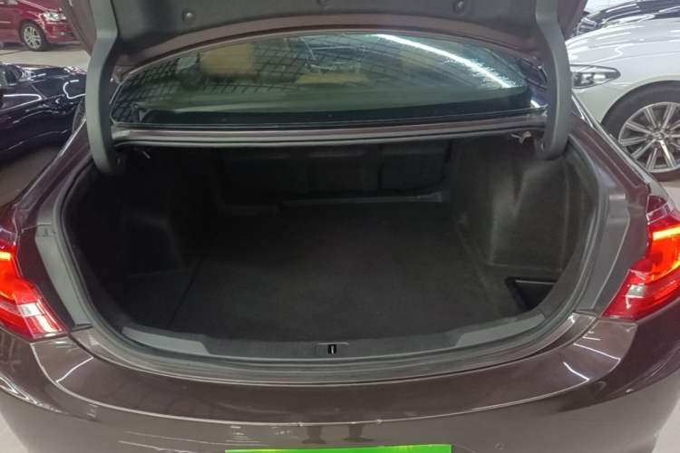 Used Buick LaCrosse 2016 28T Luxury Version Trunk