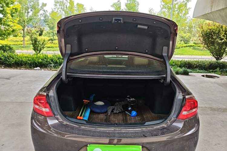 Used Buick LaCrosse 2016 28T Luxury Version Trunk