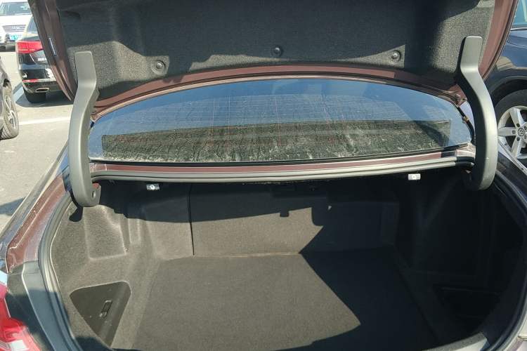 Used Buick LaCrosse 2016 30H Luxury Version Trunk