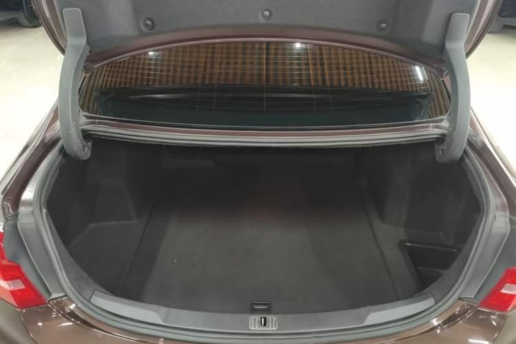 Used Buick LaCrosse 2016 28T Luxury Version Trunk