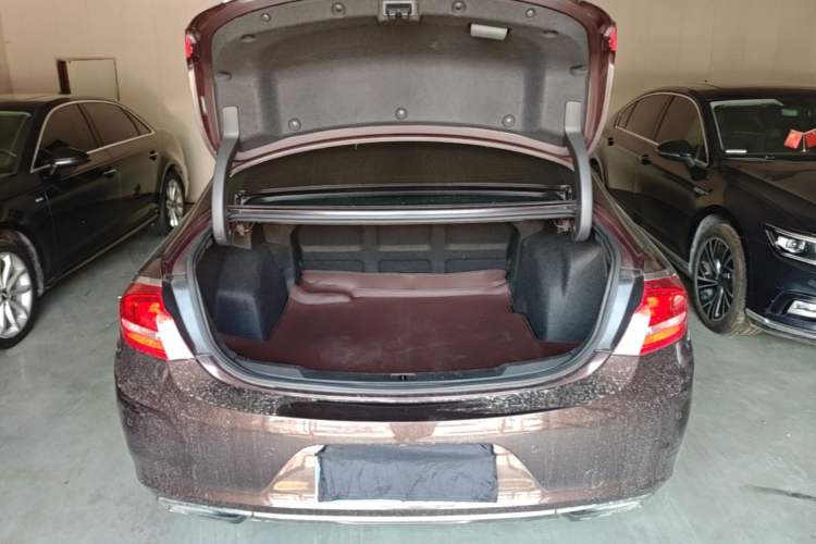 Used Buick LaCrosse 2016 28T Premium Edition Trunk