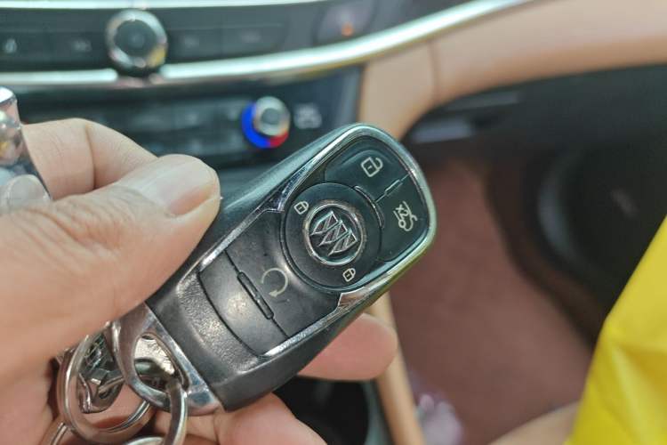 Used Buick LaCrosse 2016 28T Luxury Version Vehicle Key