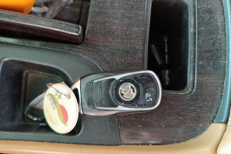 Used Buick LaCrosse 2016 28T Elite Model Vehicle Key
