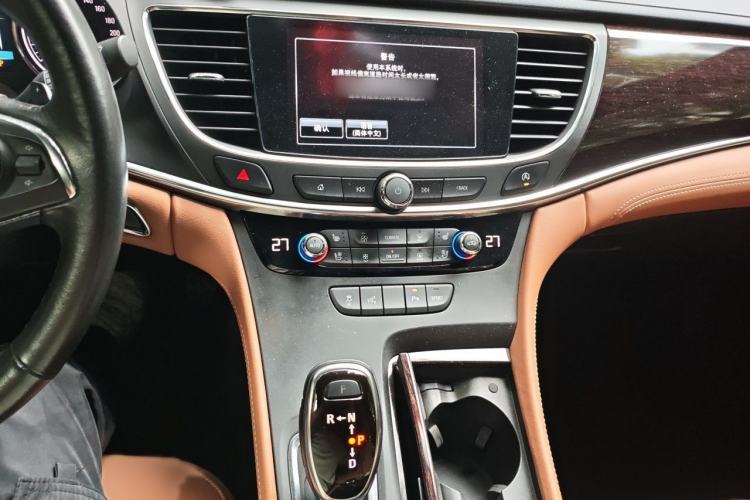 Used Buick LaCrosse 2016 28T Premium Edition Audio And AC Panel