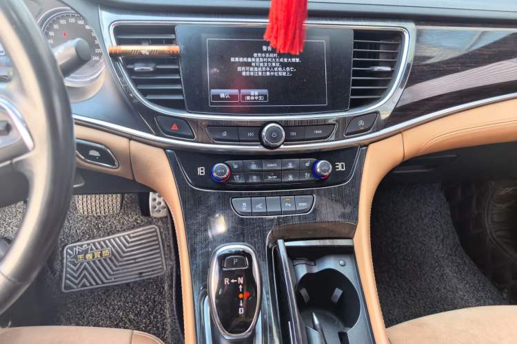 Used Buick LaCrosse 2016 28T Premium Edition Audio And AC Panel