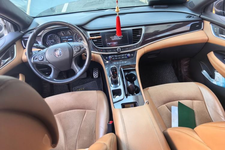 Used Buick LaCrosse 2016 28T Premium Edition Center Console