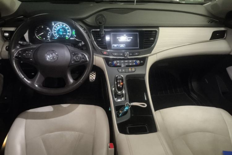 Used Buick LaCrosse 2016 30H Luxury Version Center Console