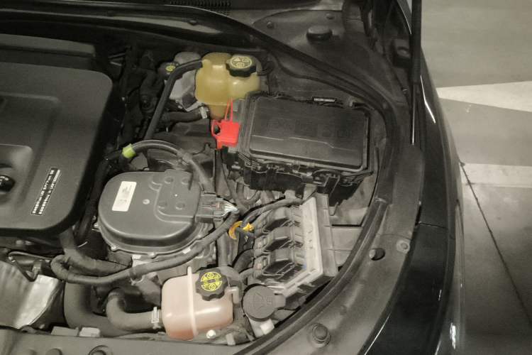 Used Buick LaCrosse 2016 30H Luxury Version Engine Bay Left