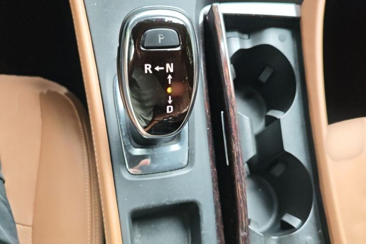 Used Buick LaCrosse 2016 28T Premium Edition Gear Lever