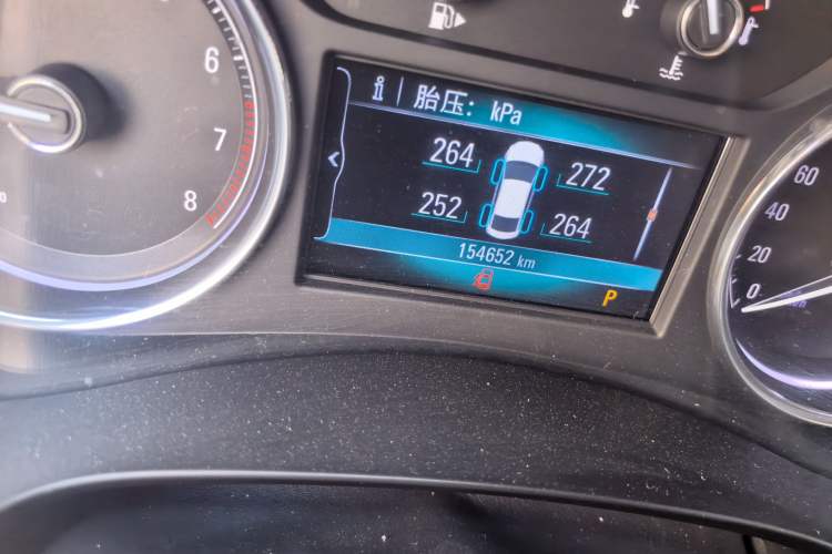Used Buick LaCrosse 2016 28T Premium Edition Odometer Close Up