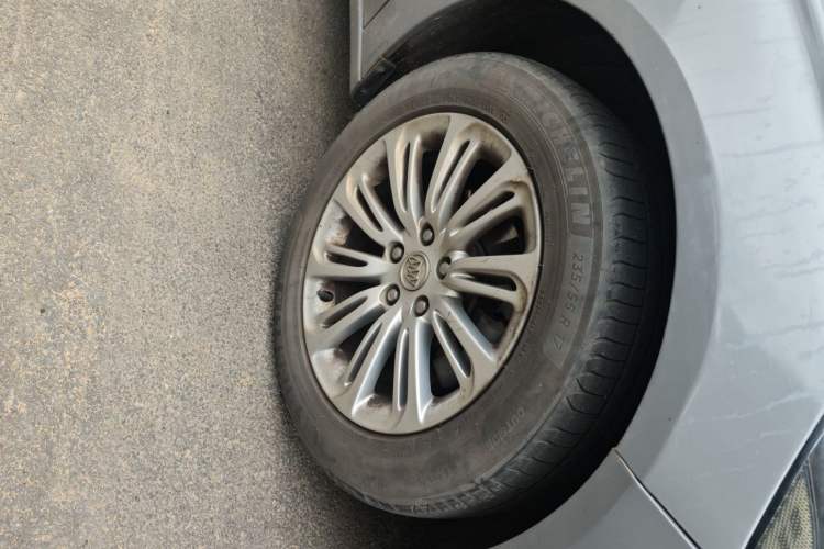 Used Buick LaCrosse 2016 20T Elite Edition Right Front Wheel Hub
