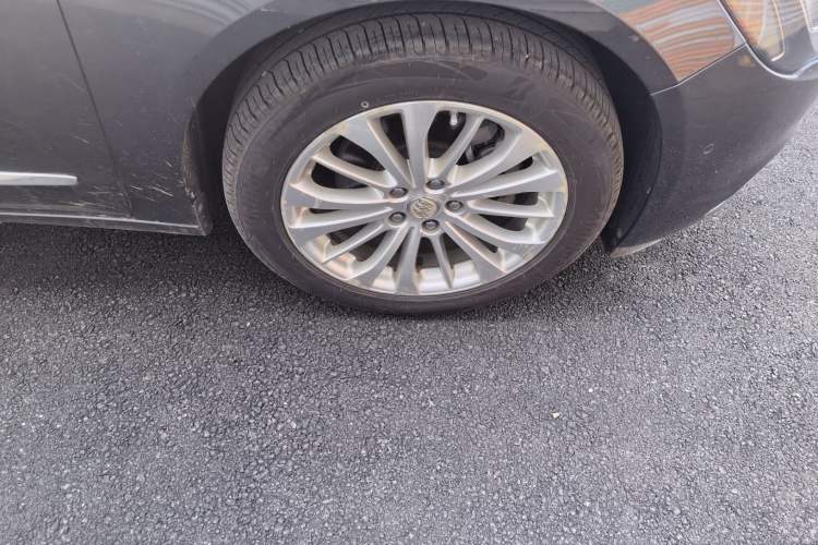Used Buick LaCrosse 2016 28T Premium Edition Right Front Wheel Hub
