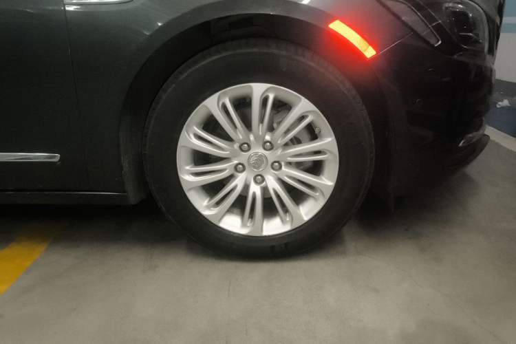 Used Buick LaCrosse 2016 30H Luxury Version Right Front Wheel Hub