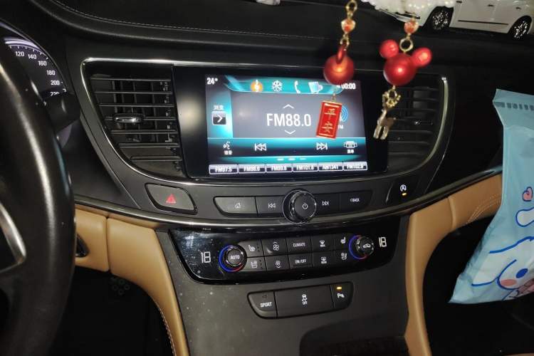 Used Buick LaCrosse 2016 20T Elite Edition Audio And AC Panel