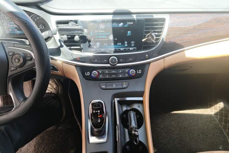 Used Buick LaCrosse 2016 20T Elite Edition Audio And AC Panel