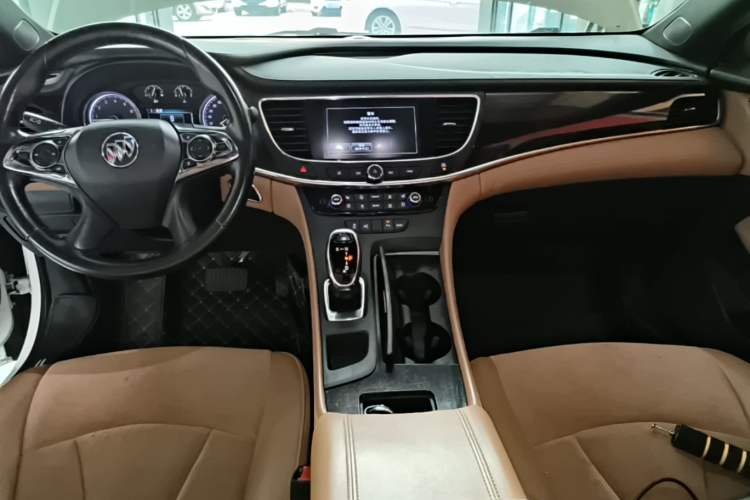 Used Buick LaCrosse 2016 28T Premium Edition Audio And AC Panel