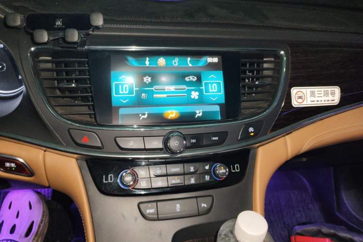 Used Buick LaCrosse 2016 20T Elite Edition Audio And AC Panel