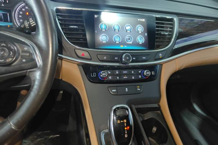 Used Buick LaCrosse 2016 20T Elite Edition Audio And AC Panel