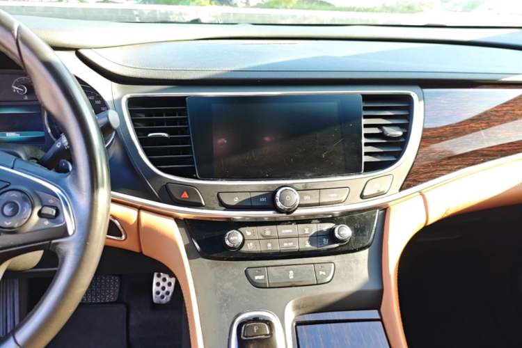 Used Buick LaCrosse 2016 20T Elite Edition Audio And AC Panel