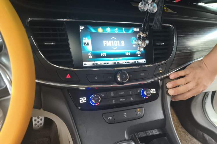 Used Buick LaCrosse 2016 20T Leading Model Audio And AC Panel