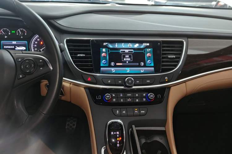 Used Buick LaCrosse 2016 28T Premium Edition Audio And AC Panel